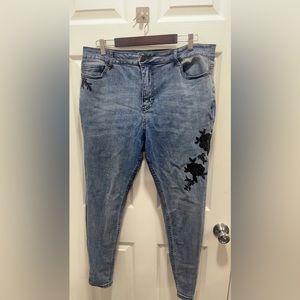 Denim blue skinny jeans with floral design